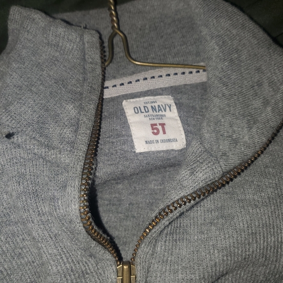 Old navy long sleeve sweater sz 5T - Picture 2 of 3